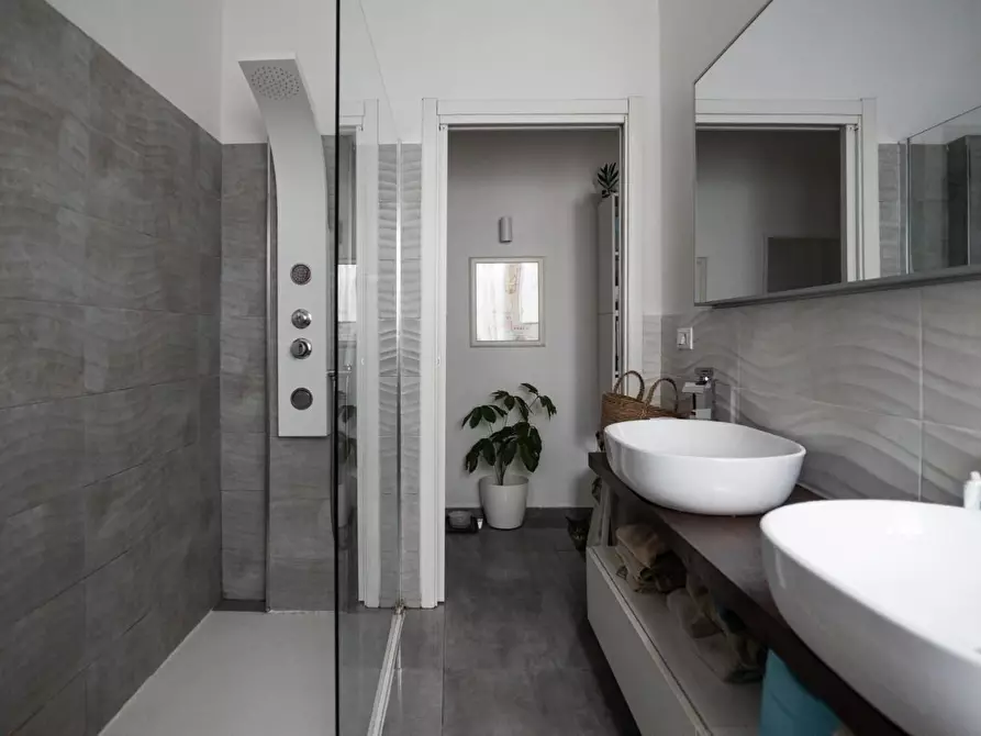 Immagine 17 di Appartamento in vendita  a Carrara