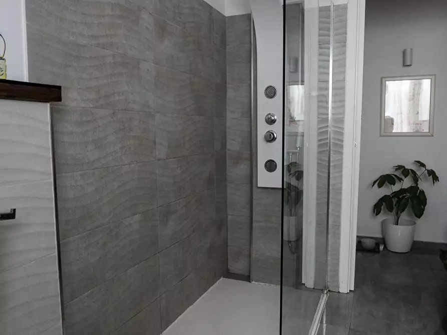 Immagine 18 di Appartamento in vendita  a Carrara