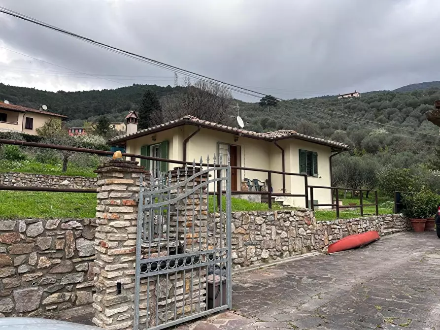 Immagine 2 di Villa in vendita  a San Giuliano Terme