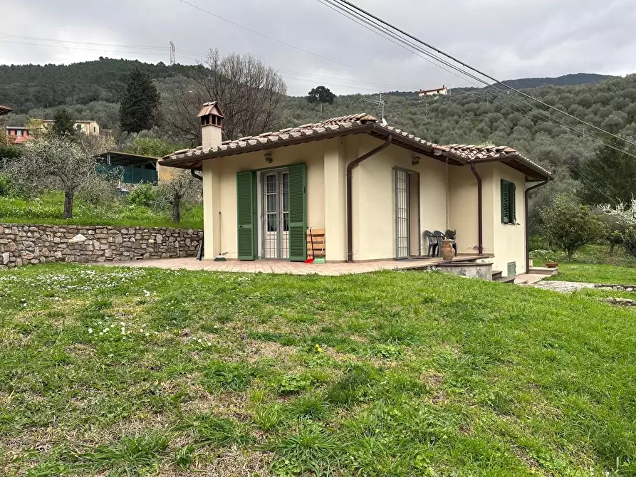 Immagine 1 di Villa in vendita  a San Giuliano Terme