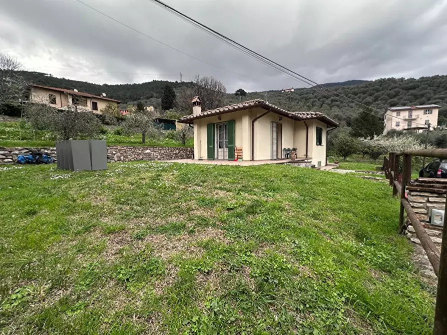Immagine 4 di Villa in vendita  a San Giuliano Terme