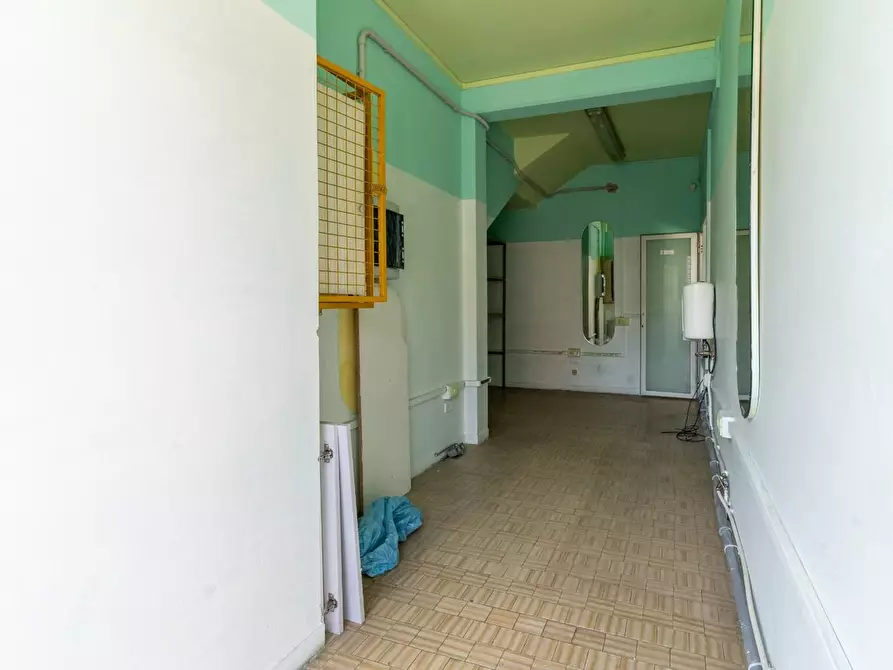 Immagine 21 di Locale commerciale in vendita  a Vinci