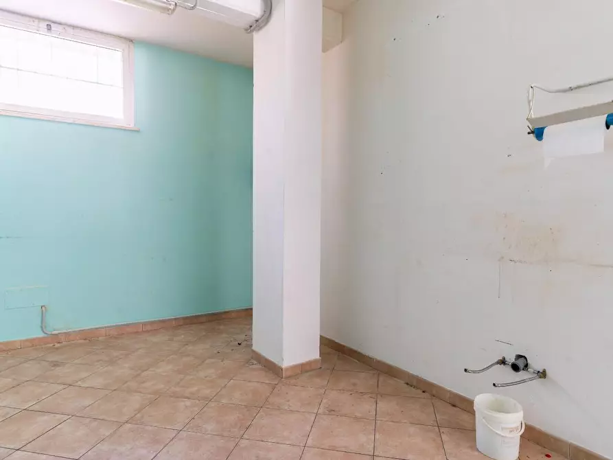 Immagine 12 di Locale commerciale in vendita  a Vinci