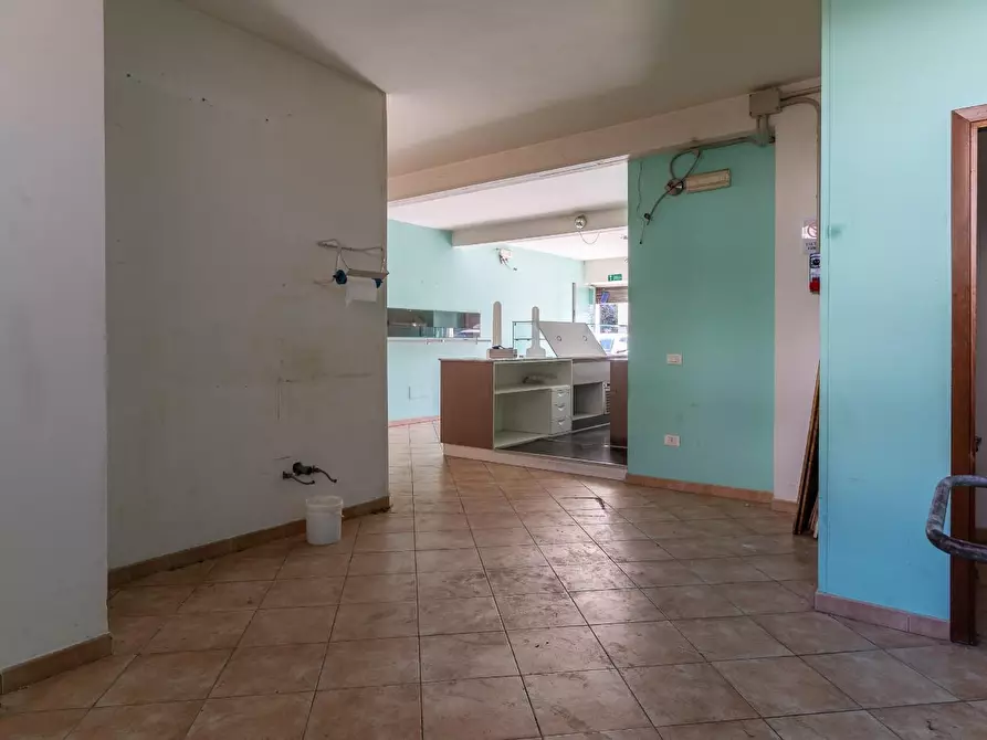 Immagine 13 di Locale commerciale in vendita  a Vinci