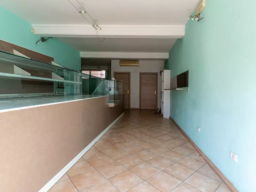 Immagine 1 di Locale commerciale in vendita  a Vinci