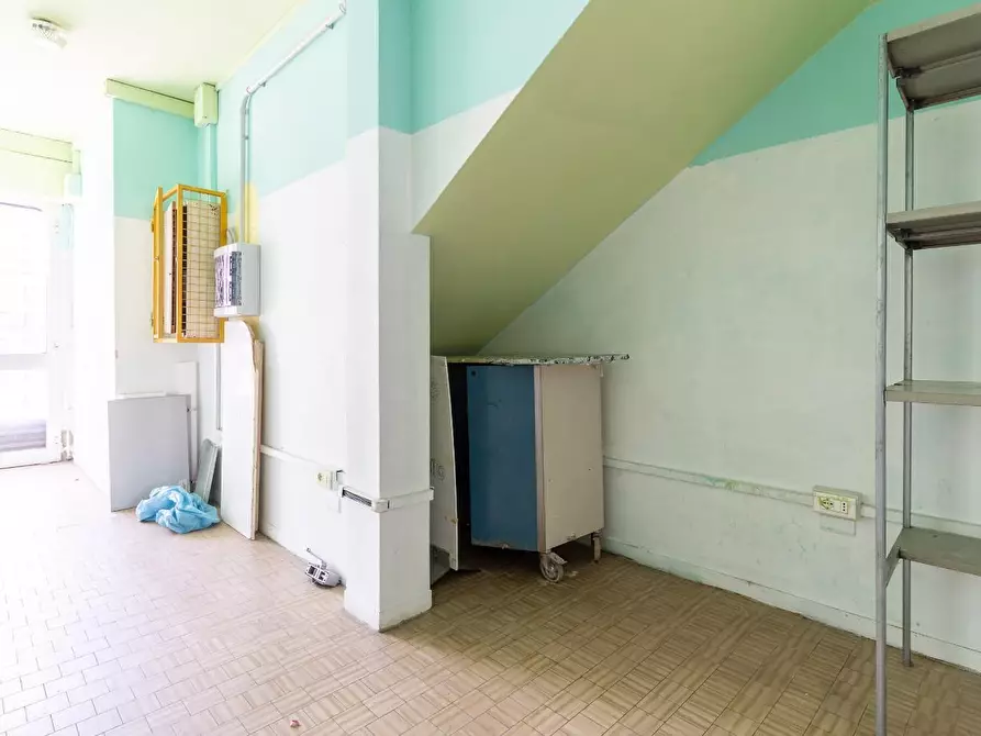 Immagine 17 di Locale commerciale in vendita  a Vinci