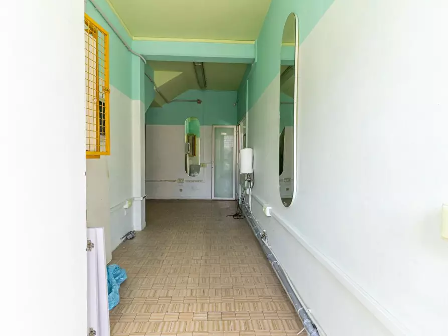 Immagine 20 di Locale commerciale in vendita  a Vinci