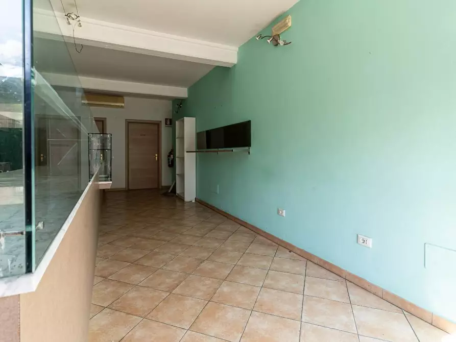 Immagine 2 di Locale commerciale in vendita  a Vinci