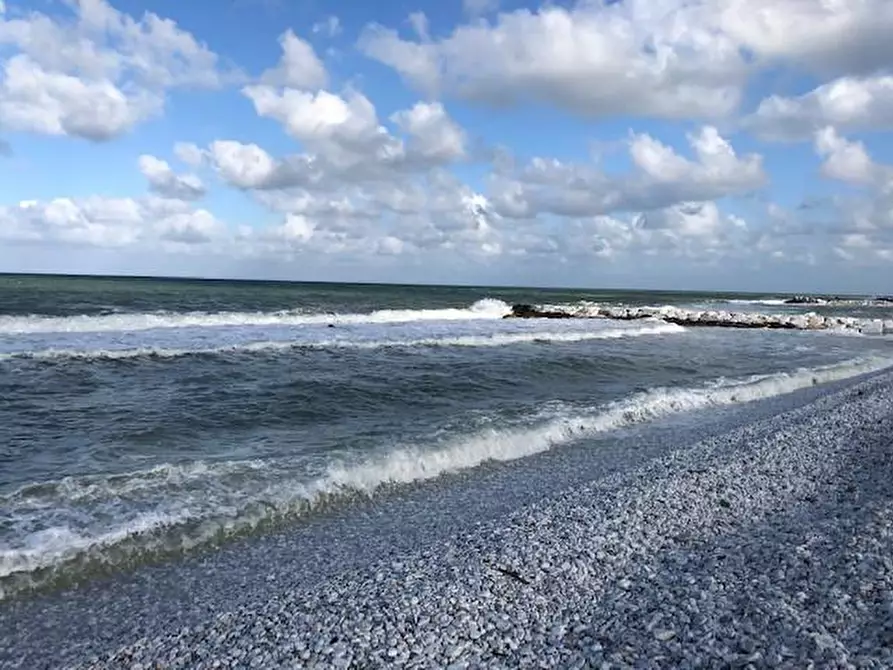 Immagine 2 di Villa in vendita  a Pisa