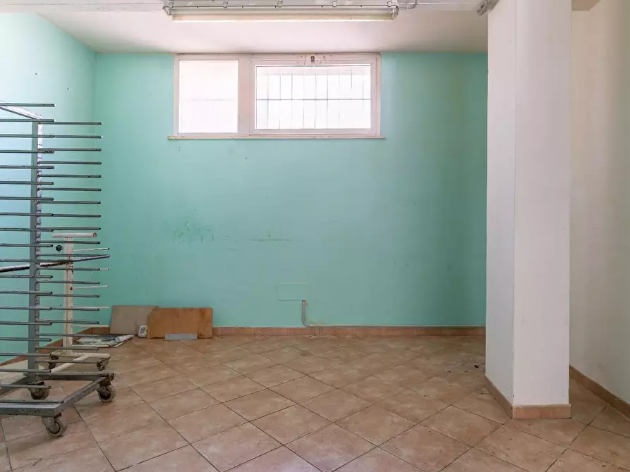 Immagine 11 di Locale commerciale in affitto  a Vinci