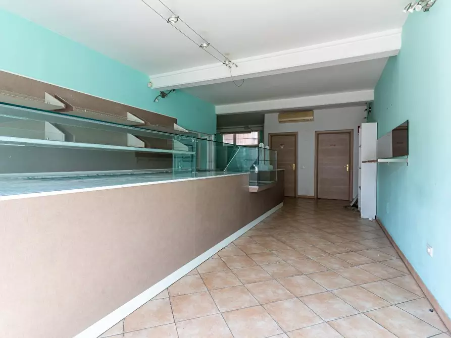 Immagine 7 di Locale commerciale in affitto  a Vinci