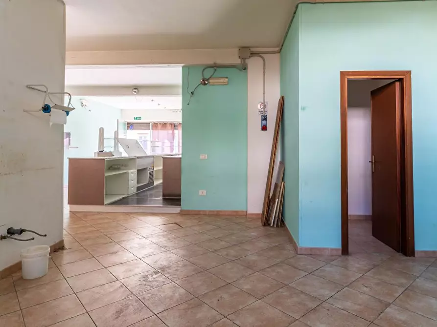 Immagine 13 di Locale commerciale in affitto  a Vinci