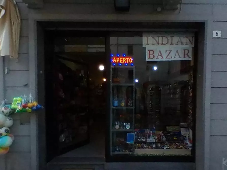 Immagine 1 di Negozio in vendita  a Valenza