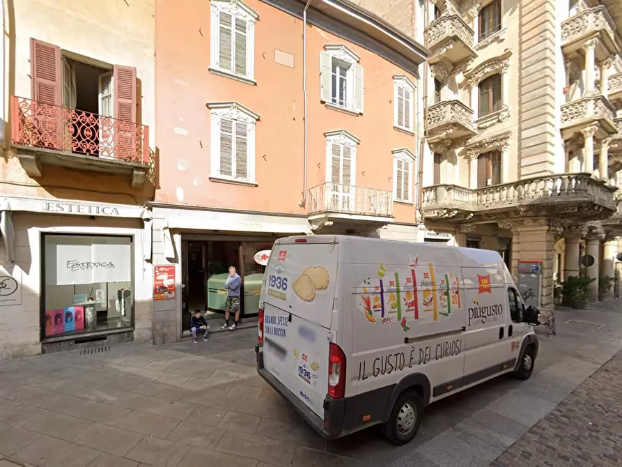 Immagine 1 di Negozio in vendita  a Valenza