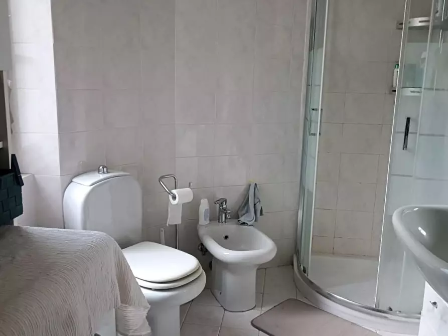 Immagine 9 di Appartamento in vendita  a Montignoso