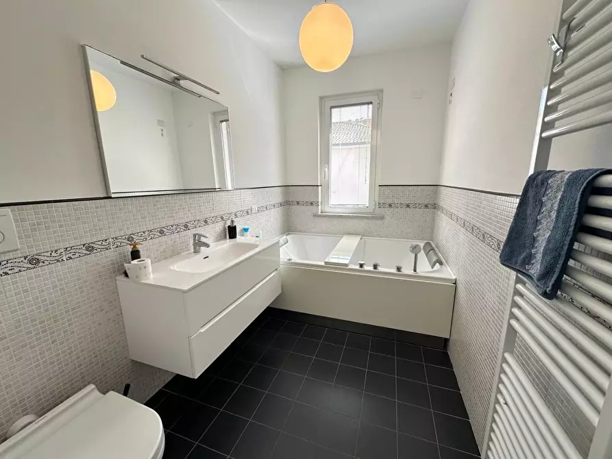 Immagine 65 di Appartamento in vendita  a Ameglia