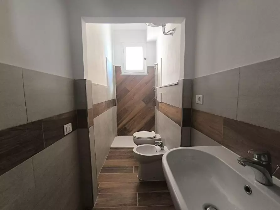 Immagine 8 di Ufficio in affitto  a Pisa