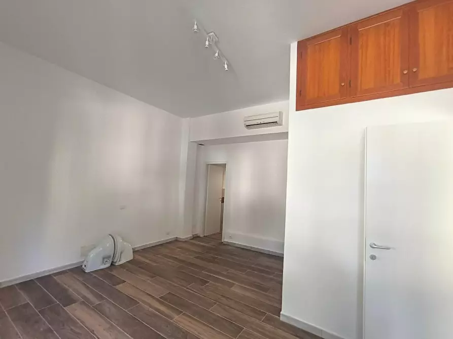 Immagine 11 di Ufficio in affitto  a Pisa