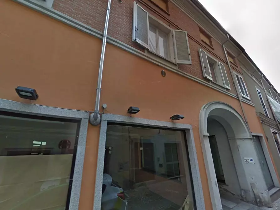 Immagine 1 di Negozio in vendita  a Valenza