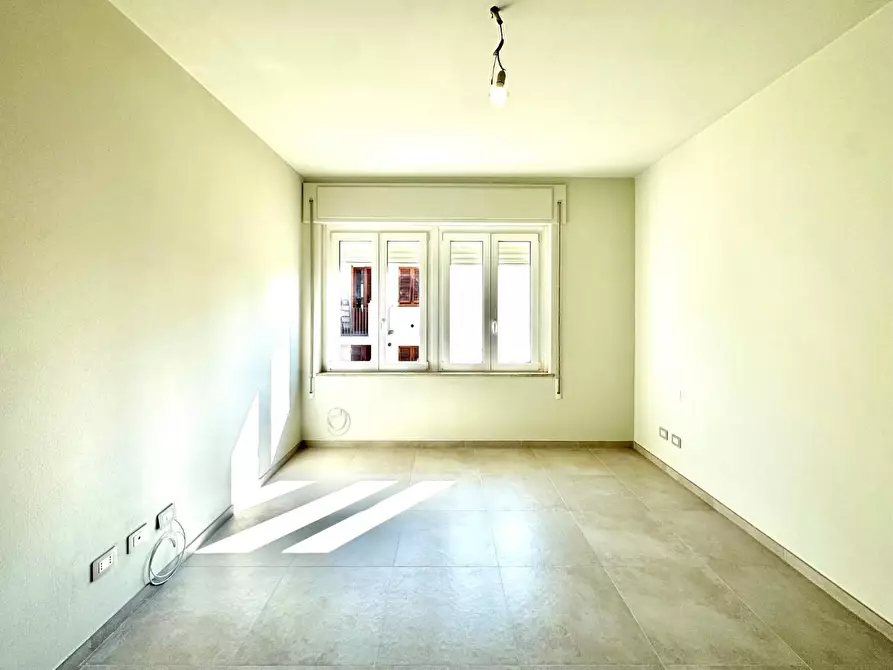 Immagine 10 di Ufficio in affitto  a Lucca