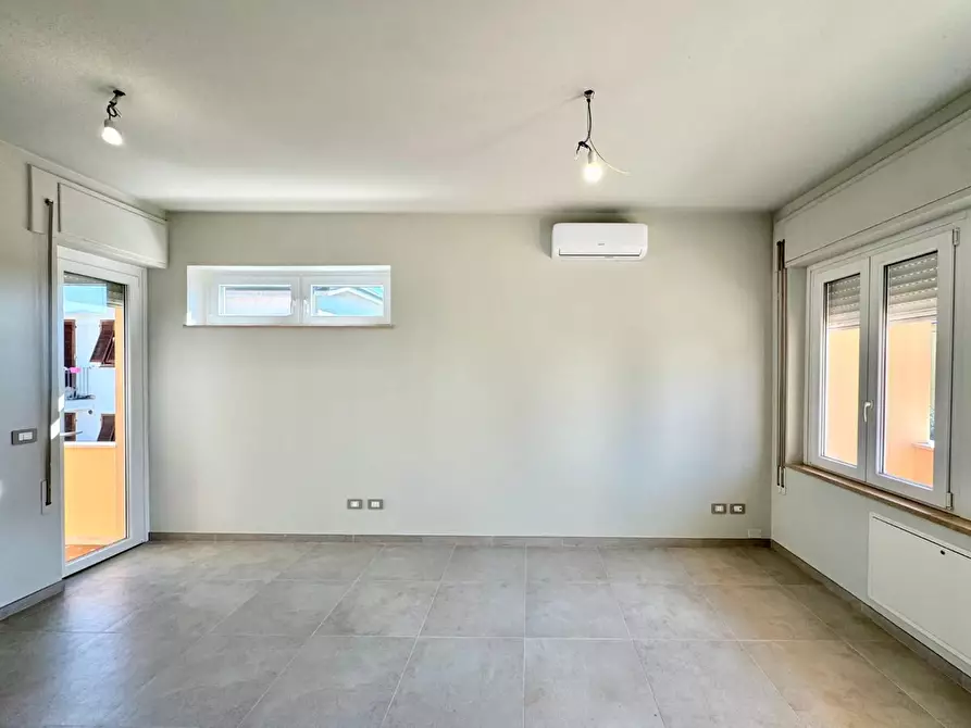 Immagine 4 di Ufficio in affitto  a Lucca