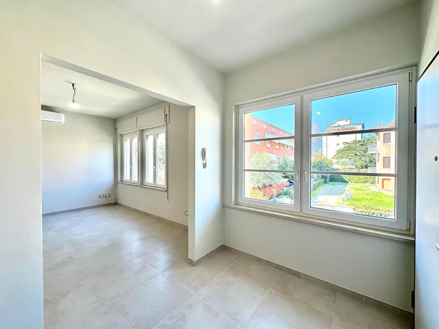 Immagine 1 di Ufficio in affitto  a Lucca