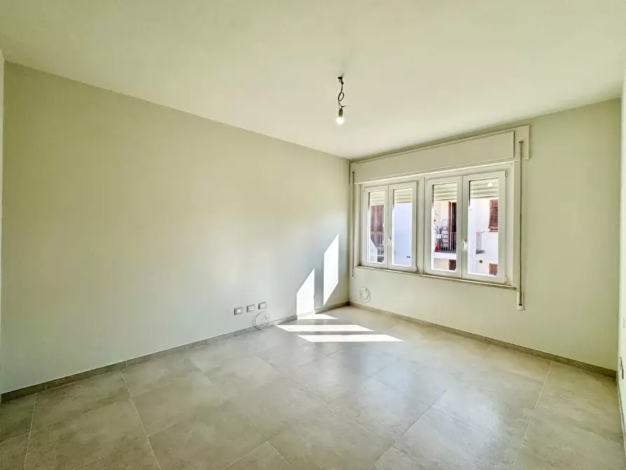 Immagine 9 di Ufficio in affitto  a Lucca