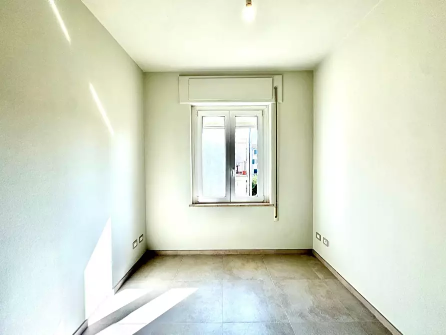 Immagine 11 di Ufficio in affitto  a Lucca