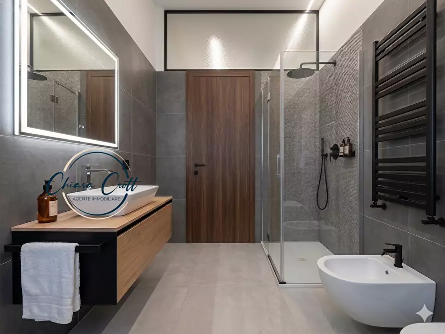 Immagine 8 di Porzione di casa in vendita  a Livorno