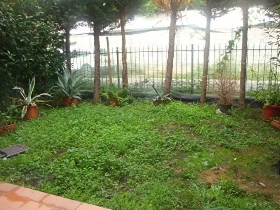 Immagine 1 di Appartamento in vendita  a Lucca