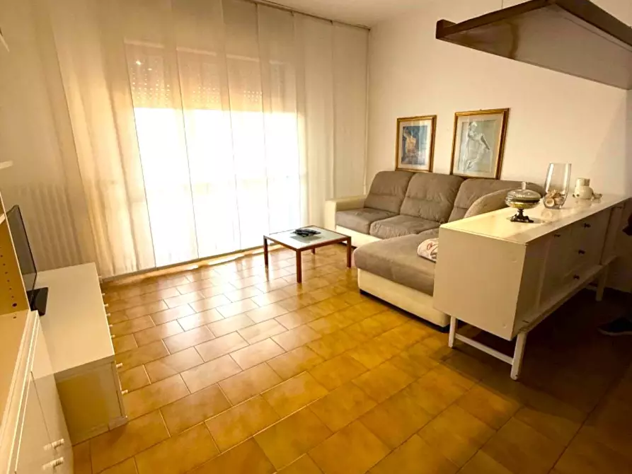 Immagine 2 di Appartamento in vendita  a Massa