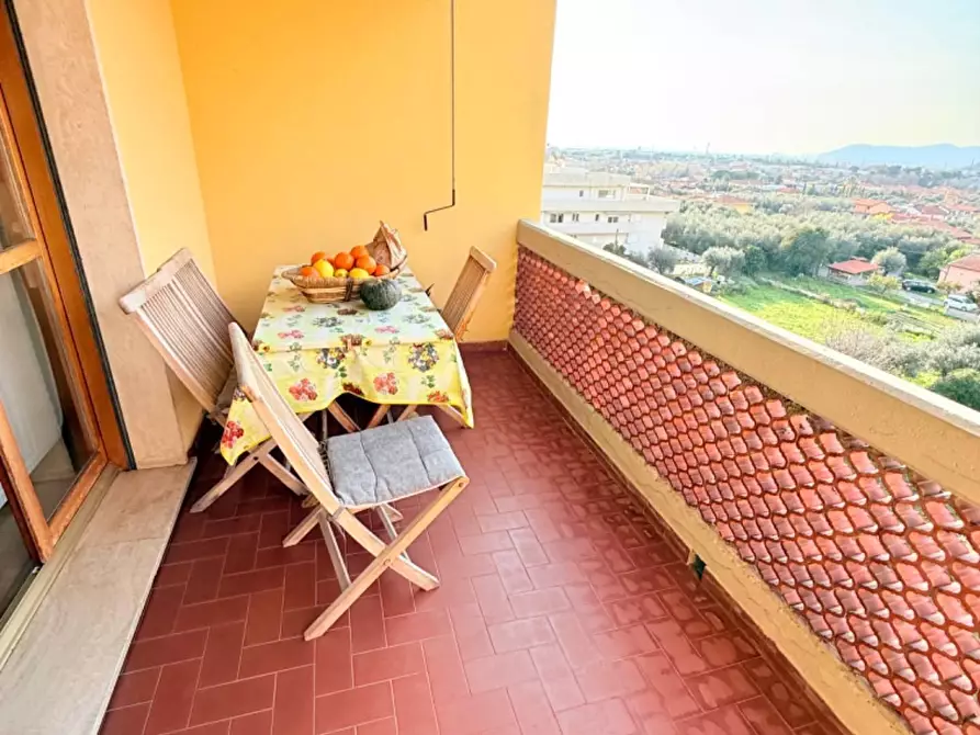 Immagine 1 di Appartamento in vendita  a Massa