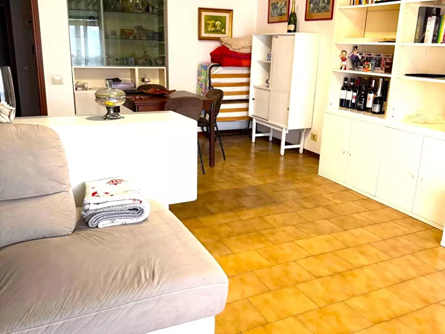 Immagine 5 di Appartamento in vendita  a Massa