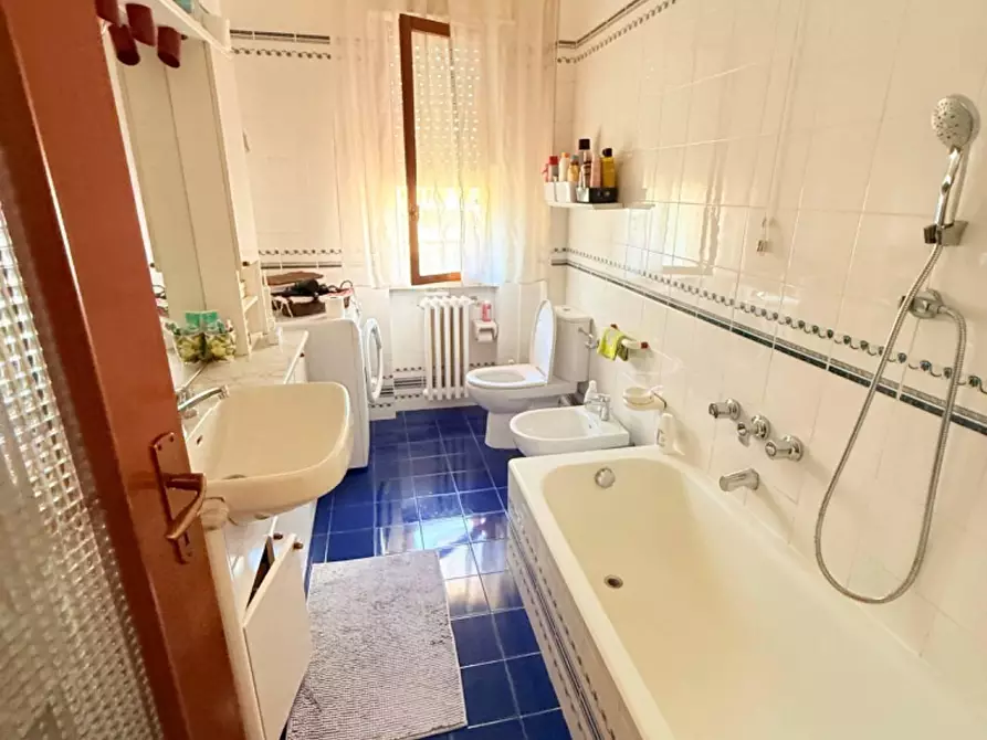 Immagine 21 di Appartamento in vendita  a Massa