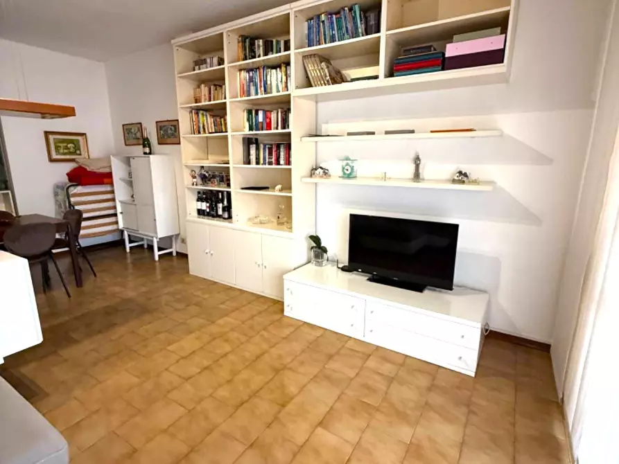 Immagine 3 di Appartamento in vendita  a Massa