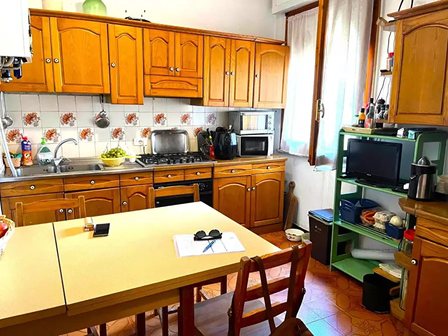 Immagine 4 di Appartamento in vendita  a Massa