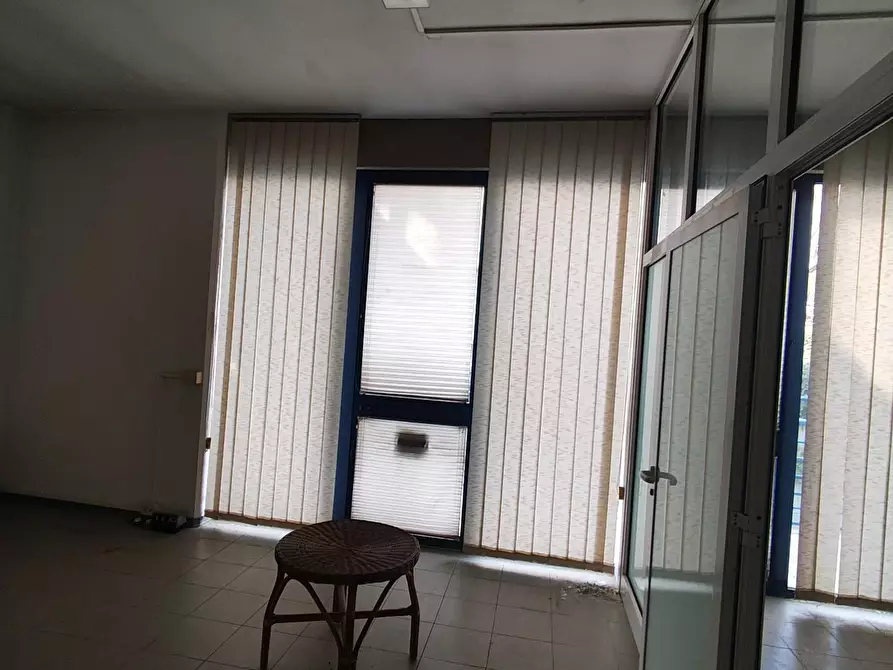 Immagine 22 di Locale commerciale in vendita  a Lucca