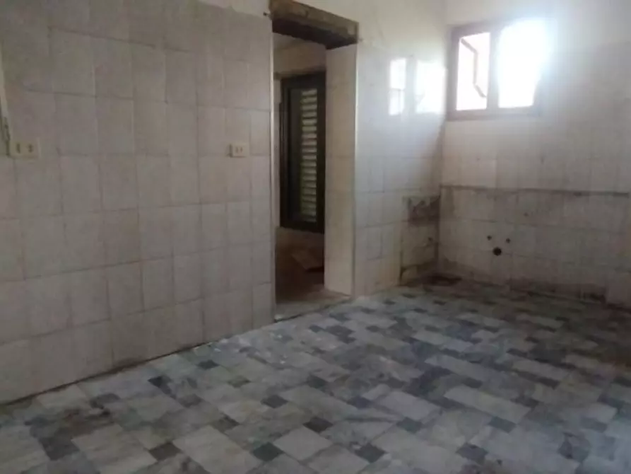 Immagine 7 di Locale commerciale in vendita  a Massa