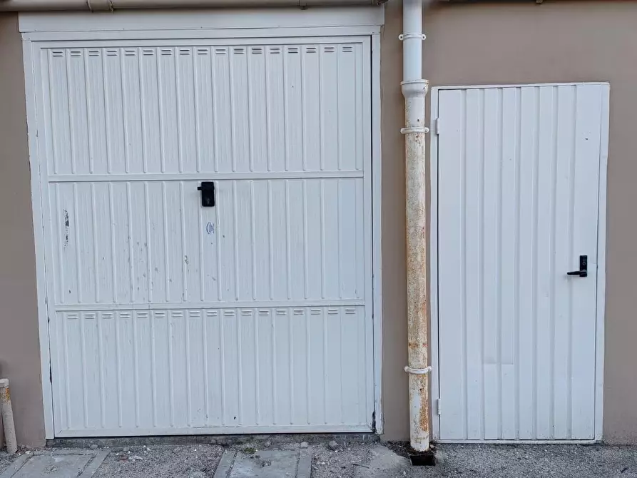 Immagine 1 di Garage in affitto  a Pisa