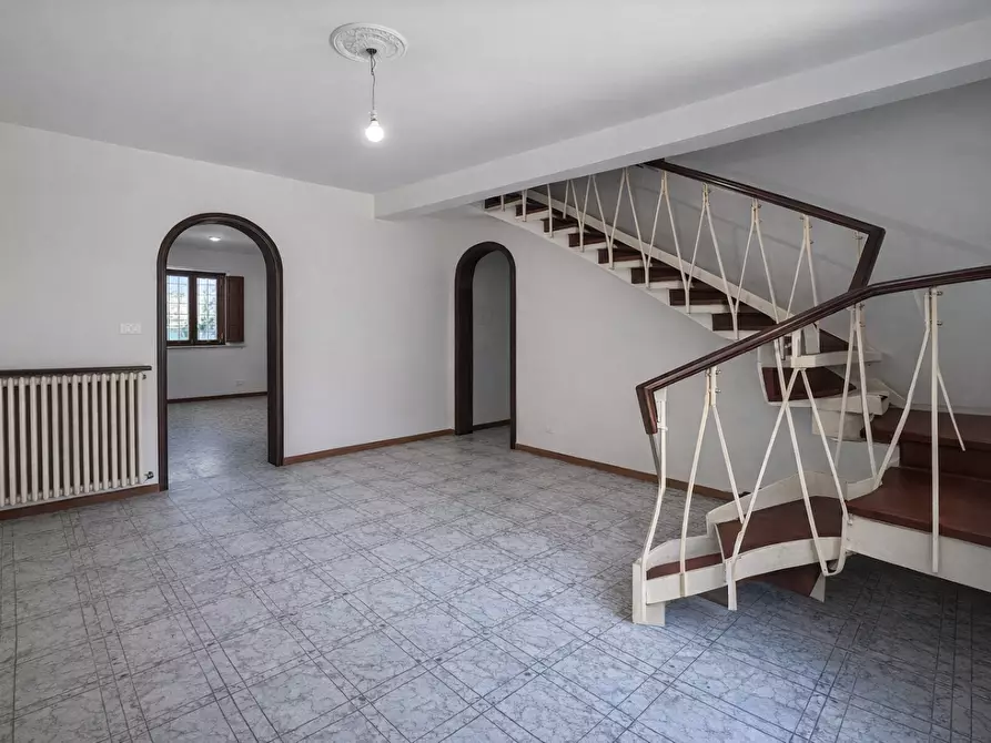 Immagine 3 di Casa indipendente in vendita  a Lucca