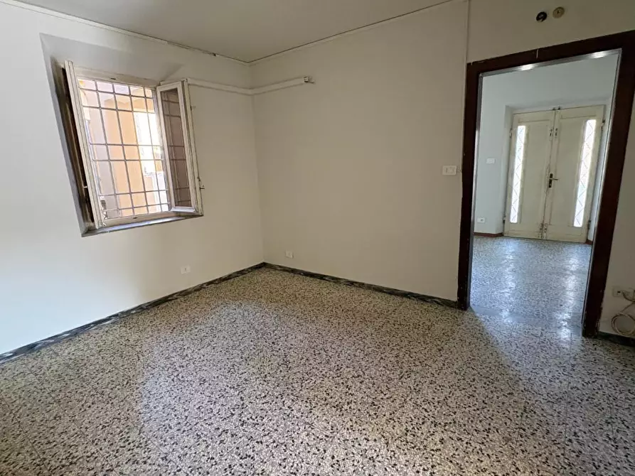 Immagine 11 di Casa indipendente in vendita  a Lucca