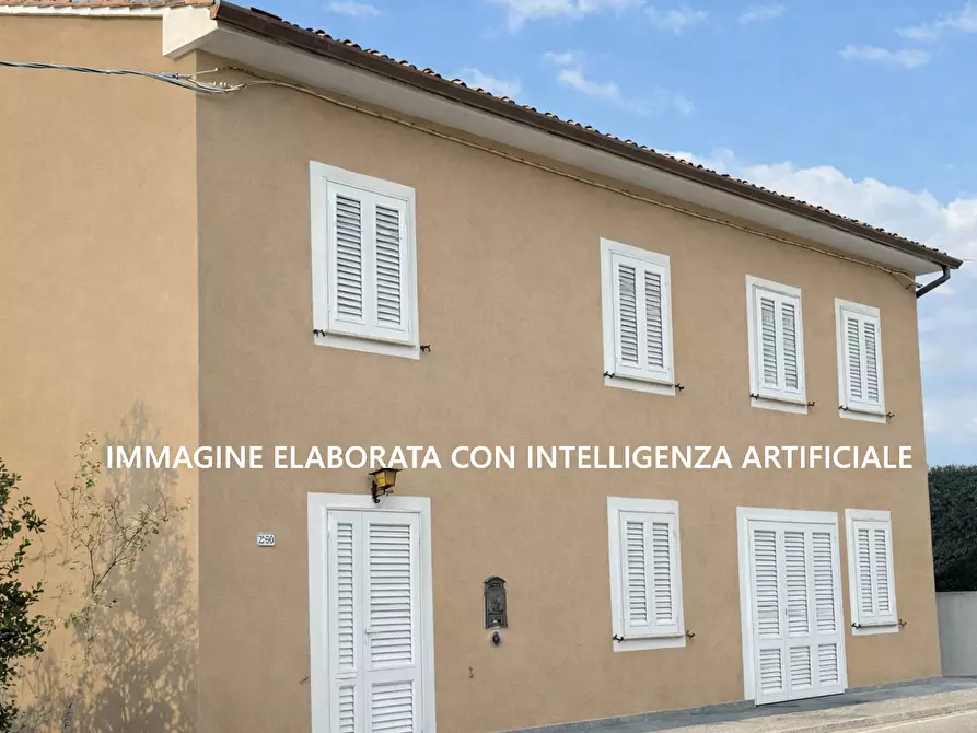 Immagine 1 di Casa indipendente in vendita  a Lucca