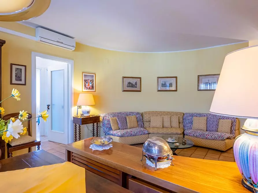 Immagine 2 di Appartamento in vendita  a Cascina