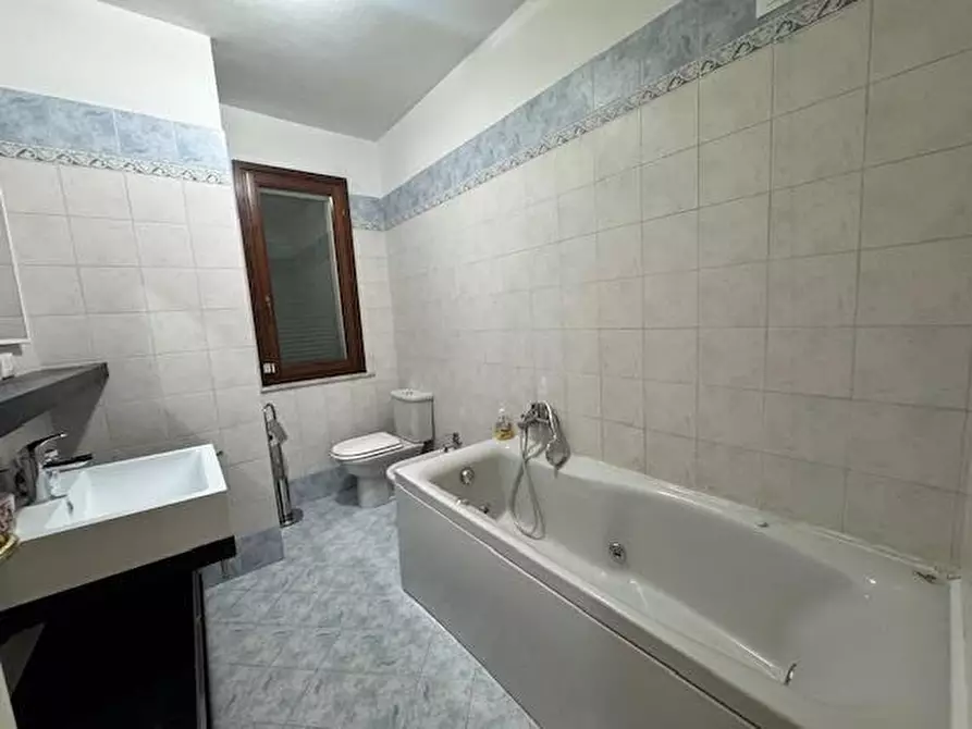 Immagine 3 di Appartamento in vendita  a Ortonovo