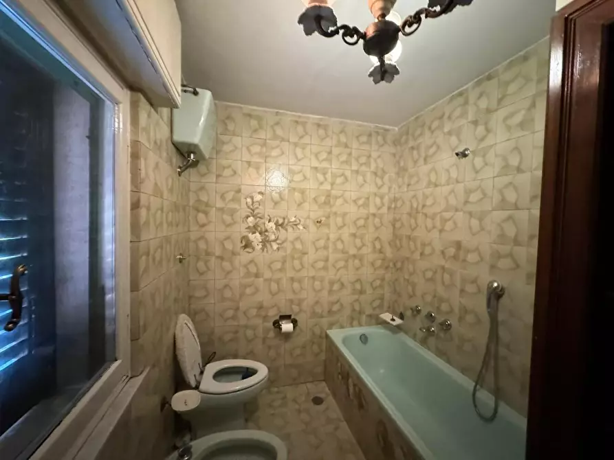 Immagine 10 di Casa semindipendente in vendita  a Lucca