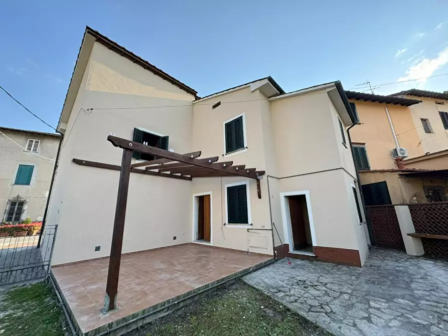 Immagine 22 di Casa semindipendente in vendita  a Lucca