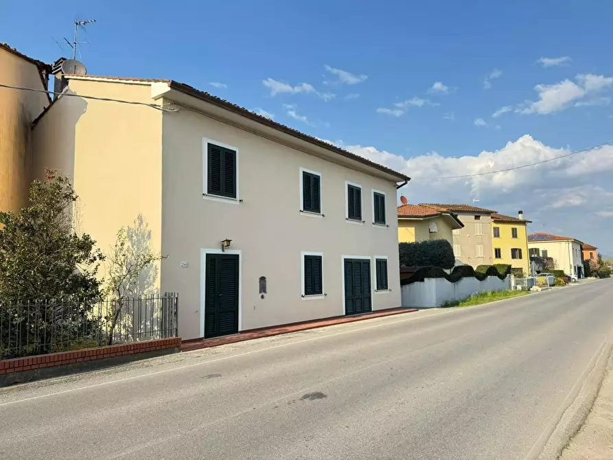 Immagine 6 di Casa semindipendente in vendita  a Lucca