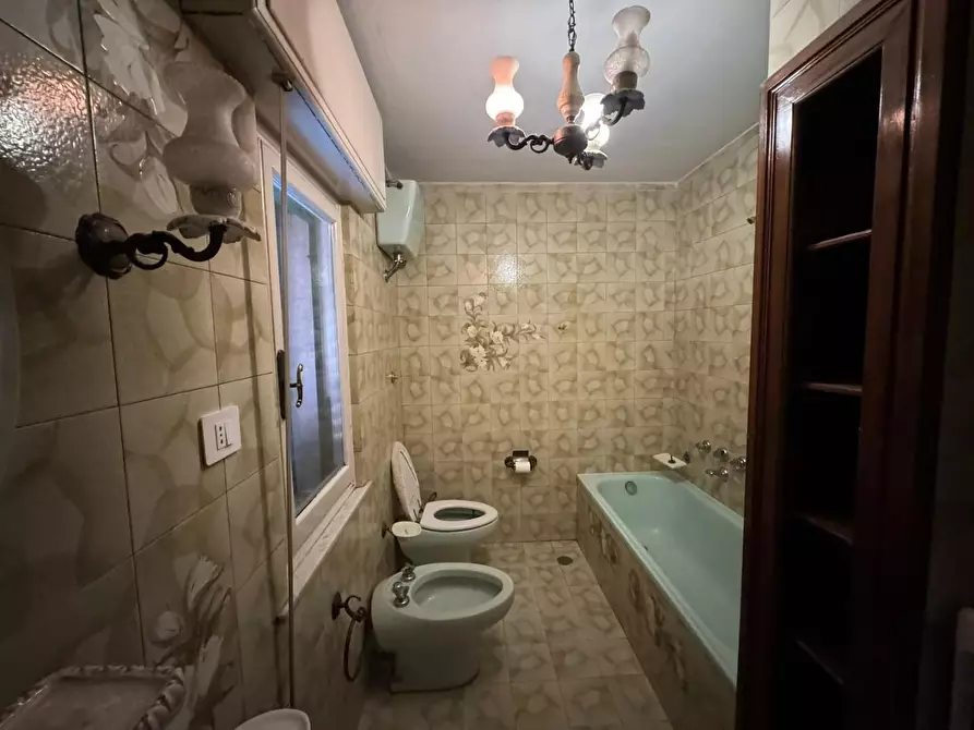 Immagine 9 di Casa semindipendente in vendita  a Lucca