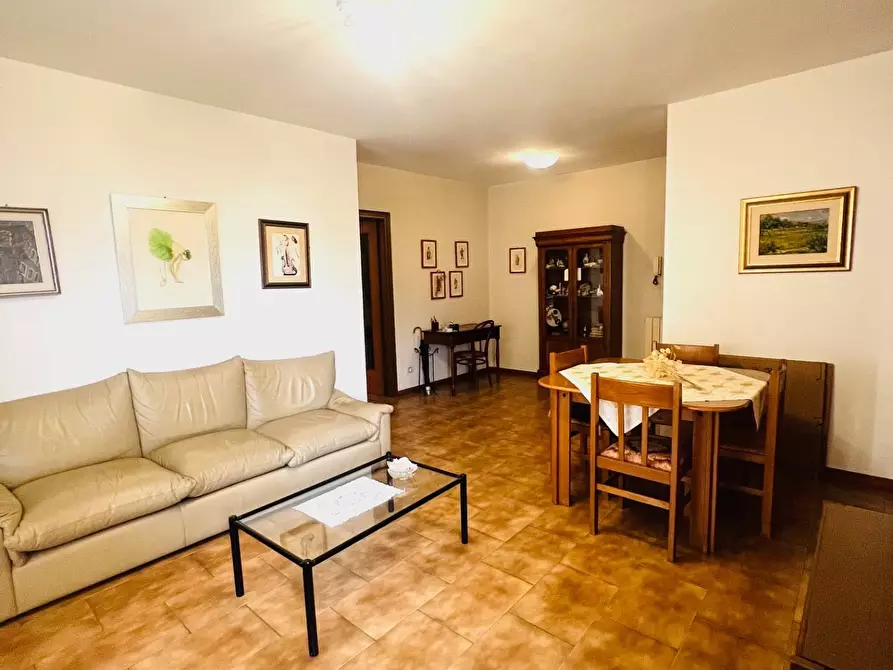 Immagine 3 di Appartamento in vendita  a Massa