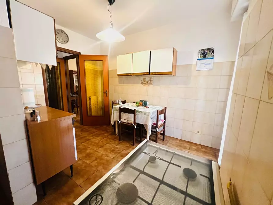 Immagine 10 di Appartamento in vendita  a Massa